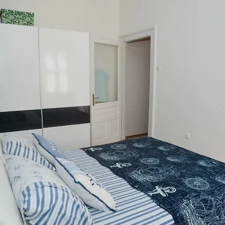 Central Aparment Claudia Apartment